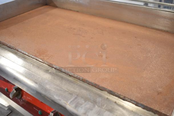 Avantco 177EG30N Stainless Steel Commercial Countertop Flat Top Griddle. 208/240 Volts, 1 Phase. - Image 4 of 7