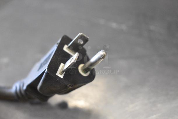 Avantco 177EG30N Stainless Steel Commercial Countertop Flat Top Griddle. 208/240 Volts, 1 Phase. - Image 7 of 7