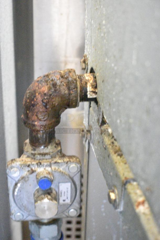 Sierra SR-6-36 Stainless Steel Commercial Natural Gas Powered 6 Burner Range w/ Oven, Back Splash and Over Shelf. - Image 10 of 12