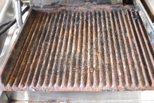 2017 Avantco 177P84 Stainless Steel Commercial Countertop Double Panini Press. 120 Volts, 1 Phase. Tested and Working! - Image 4 of 6