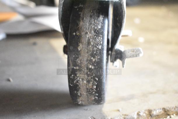 True TSSU-60-24M-B-ST Stainless Steel Commercial Prep Table on Commercial Casters. 115 Volts, 1 Phase. Tested and Working! - Image 5 of 7