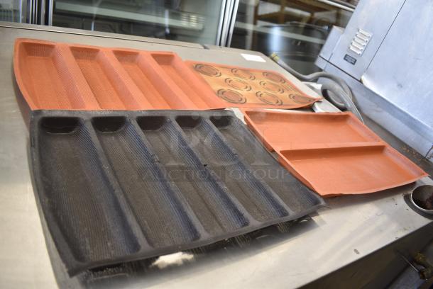 60 Various Silform Baking Pan Liners Including 2 Loaf, 4 Loaf, 5 Loaf and 8 Bun Liners. 60 Times Your Bid! - Image 1 of 6