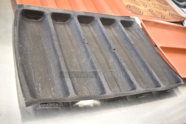 60 Various Silform Baking Pan Liners Including 2 Loaf, 4 Loaf, 5 Loaf and 8 Bun Liners. 60 Times Your Bid! - Image 3 of 6