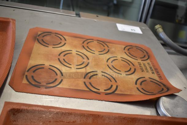 60 Various Silform Baking Pan Liners Including 2 Loaf, 4 Loaf, 5 Loaf and 8 Bun Liners. 60 Times Your Bid! - Image 5 of 6