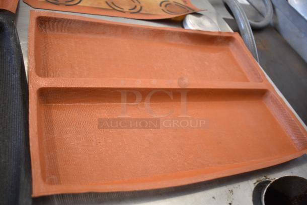 60 Various Silform Baking Pan Liners Including 2 Loaf, 4 Loaf, 5 Loaf and 8 Bun Liners. 60 Times Your Bid! - Image 6 of 6
