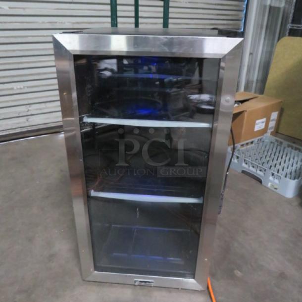 One WORKING Magic Chef Glass Door Countertop Cooler With 3 Shelves. Model# HVBC31ST. 110-120 Volt. 17X18.5X32 - Image 1 of 2