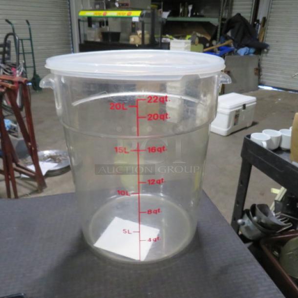 One 22 Quart Round Food Storage Container With Lid. - Image 1 of 1