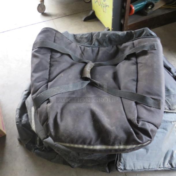 One Lot Of 6 Insulated Pizza Bags - Image 1 of 1