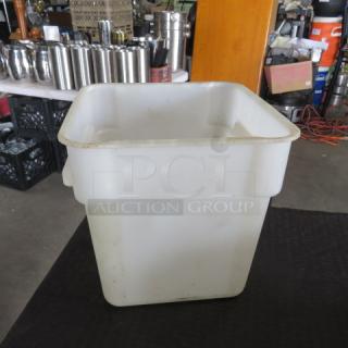 8 Quart Food Storage Container. 5XBID