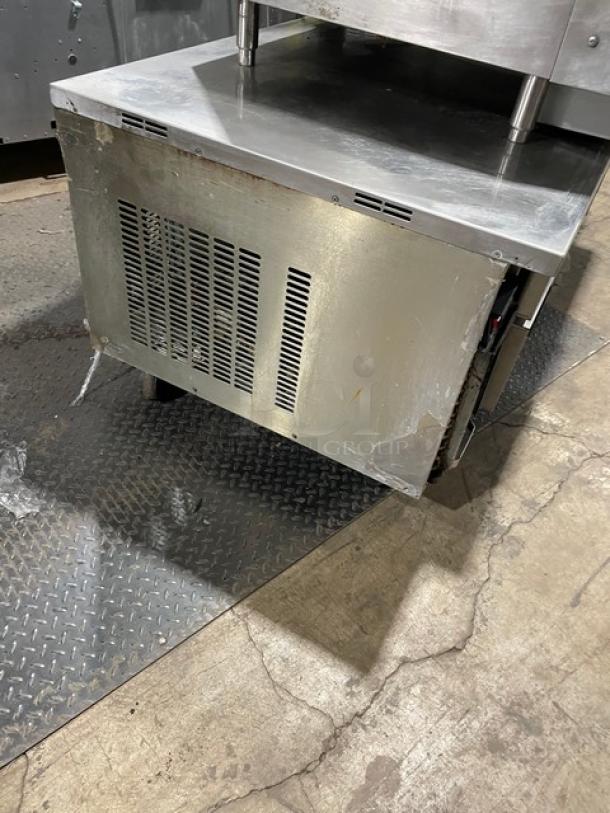 Wow! Everest Commercial Stainless Steel 4 Drawer Refrigerated Chef Base/Equipment Stand! On Casters! - Image 3 of 8