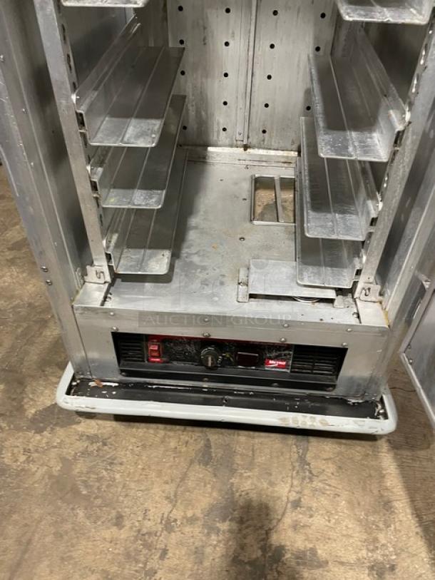Metro Flavor-Hold Series Commercial Half Door Full Height Insulated Mobile Heated Holding/Proofing Cabinet! With Built In Pan Holding Racks! Model: CC5953A SN: 20378! 120V! On Casters! - Image 6 of 8