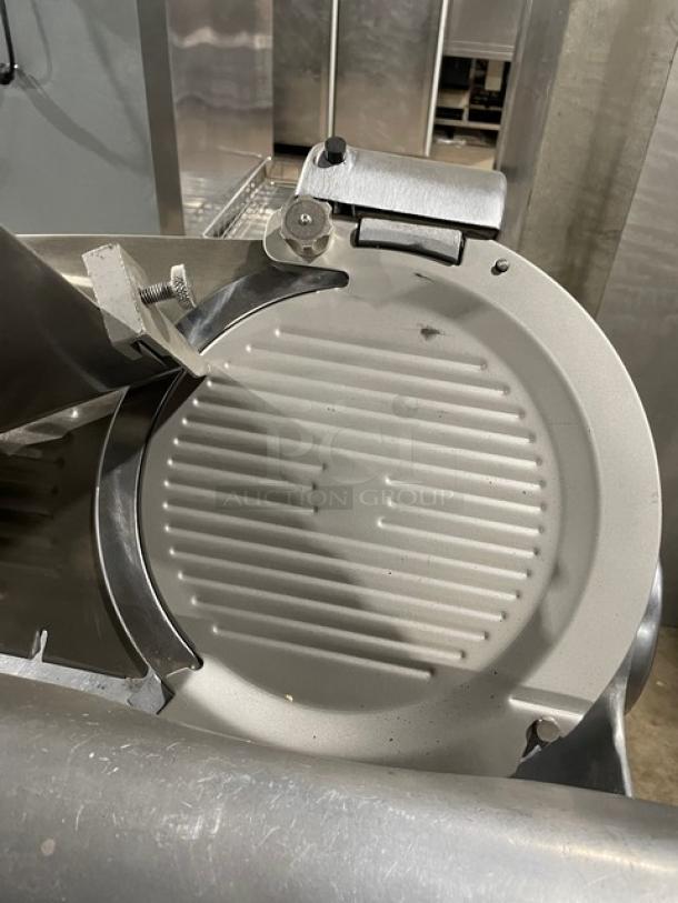 Hobart Commercial Heavy Duty Electric Powered Countertop Deli Meat Slicer! Model: 1712E SN: 56-932-680! 115V 1 Phase! On Face-To-Face Commercial Stainless Steel Double Shelf Equipment Cart/Stand! With Legs & Casters! - Image 6 of 9