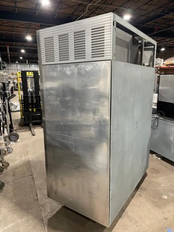 Victory Commercial Stainless Steel Solid 4 Door 2 Section Reach In Refrigerator! With Wire Rack & Built In Pan Holding! On Legs! - Image 3 of 9