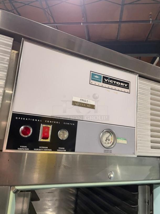 Victory Commercial Stainless Steel Solid 4 Door 2 Section Reach In Refrigerator! With Wire Rack & Built In Pan Holding! On Legs! - Image 8 of 9
