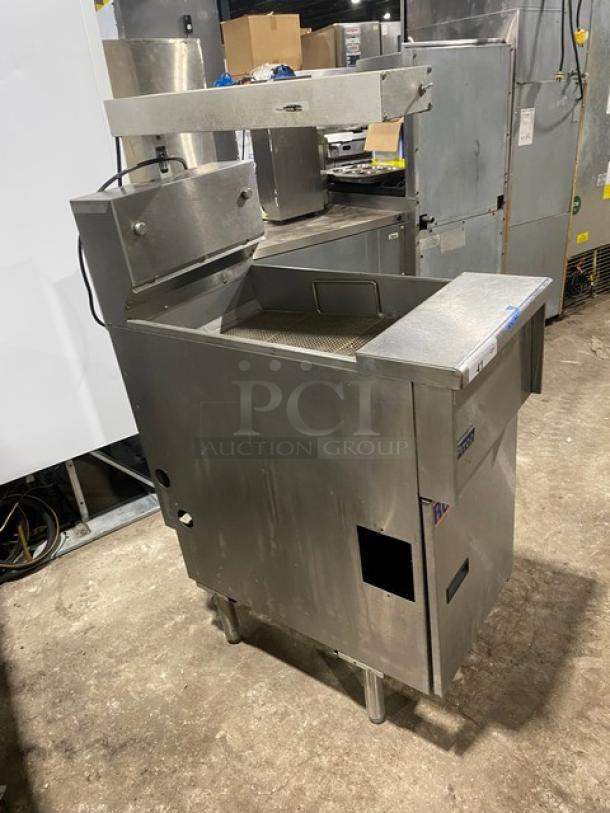 Pitco Solstice Series Commercial Stainless Steel SELV Fryer-Match Style Bread & Batter Cabinet! With BNB Dump Station & Overhead Heat Lamp! Model: SELVBNB SN: F19FD039673! On Legs! - Image 2 of 9