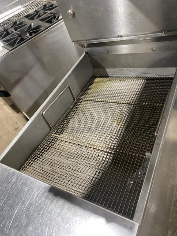 Pitco Solstice Series Commercial Stainless Steel SELV Fryer-Match Style Bread & Batter Cabinet! With BNB Dump Station & Overhead Heat Lamp! Model: SELVBNB SN: F19FD039673! On Legs! - Image 5 of 9