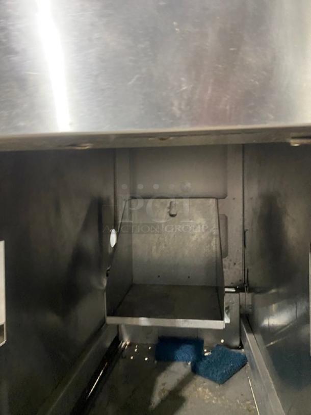 Pitco Solstice Series Commercial Stainless Steel SELV Fryer-Match Style Bread & Batter Cabinet! With BNB Dump Station & Overhead Heat Lamp! Model: SELVBNB SN: F19FD039673! On Legs! - Image 6 of 9
