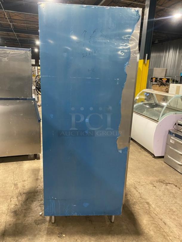 Traulsen Commercial Stainless Steel Solid Single Door Reach In Freezer! Energy Star Certified! With Built In Pan Holding Racks! Model: RLT132WUT-FHS SN: T176458L11! 115V 1 Phase! On Legs! Working When Removed! - Image 4 of 9