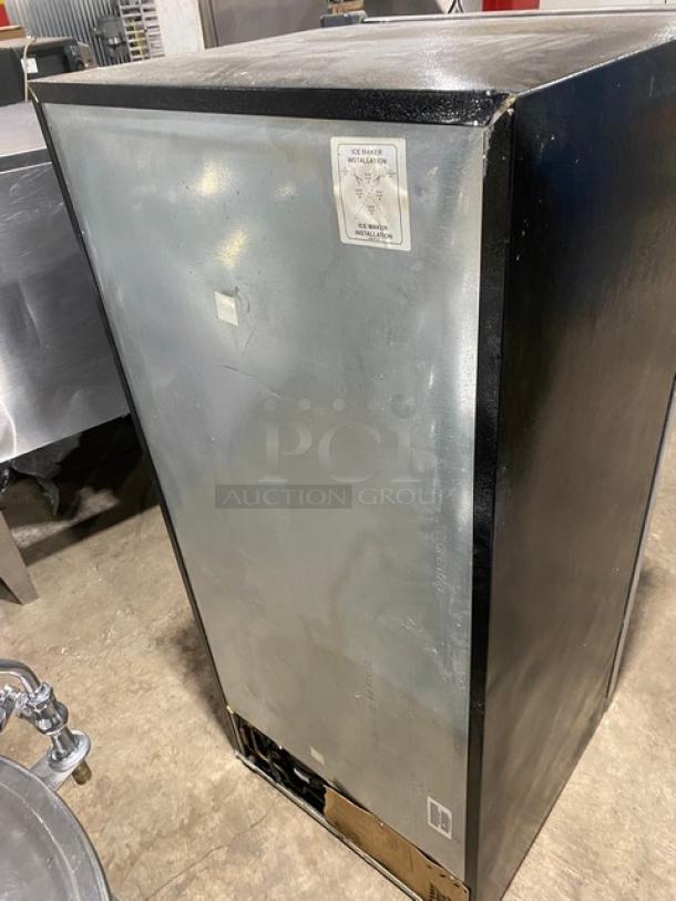 Frigidaire Commercial Stainless Steel Dual Section Reach-In Refrigerator/Freezer Combo! With Clear Drawers & Adjustable Shelves! Model: FFTR1821QS3 SN: BA60512204! 115V 1 Phase! - Image 3 of 9