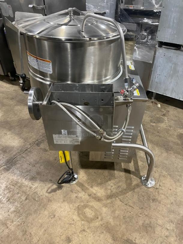 Cleveland Commercial Stainless Steel Natural Gas Powered Self-Contained 2/3 Steam Jacketed 60 Gal. Tilting Kettle! With Gooseneck Faucet! Model: KGL-60-T SN: 140623053445! 120V 1 Phase! On Legs! - Image 2 of 10