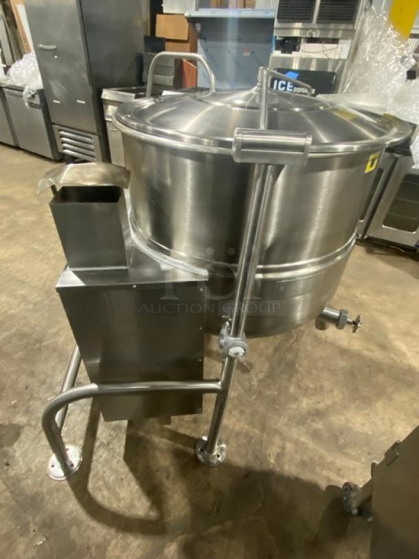 Cleveland Commercial Stainless Steel Natural Gas Powered Self-Contained 2/3 Steam Jacketed 60 Gal. Tilting Kettle! With Gooseneck Faucet! Model: KGL-60-T SN: 140623053445! 120V 1 Phase! On Legs! - Image 4 of 10