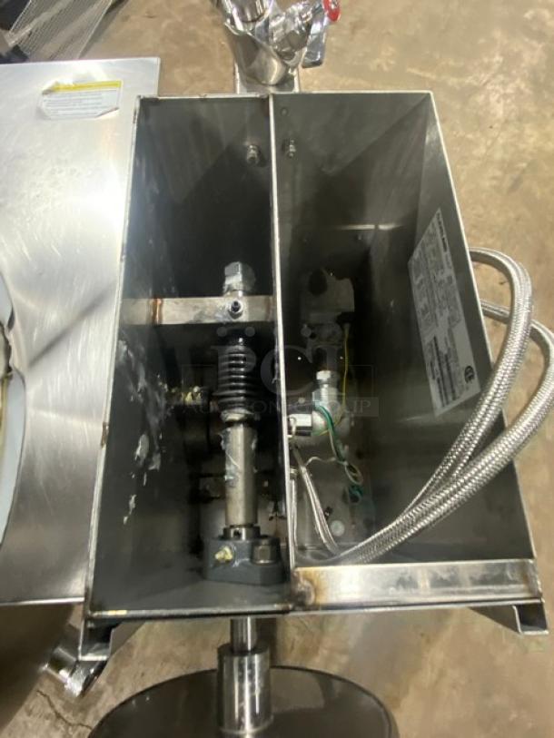 Cleveland Commercial Stainless Steel Natural Gas Powered Self-Contained 2/3 Steam Jacketed 60 Gal. Tilting Kettle! With Gooseneck Faucet! Model: KGL-60-T SN: 140623053445! 120V 1 Phase! On Legs! - Image 5 of 10