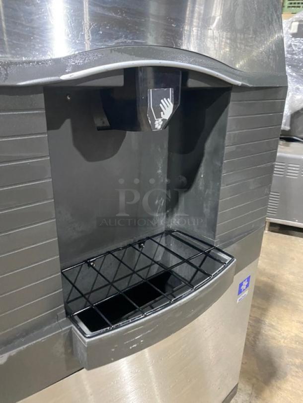 Manitowoc Commercial Stainless Steel Air-Cooled Ice Cuber Machine Head! Model: QD0452A SN: 001162829! 115V 1 Phase! On Manitowoc Commercial Ice Bin! With Ice Vending Dispenser! Model: SPA310 SN: 310056065! 115V 1 Phase! - Image 5 of 8