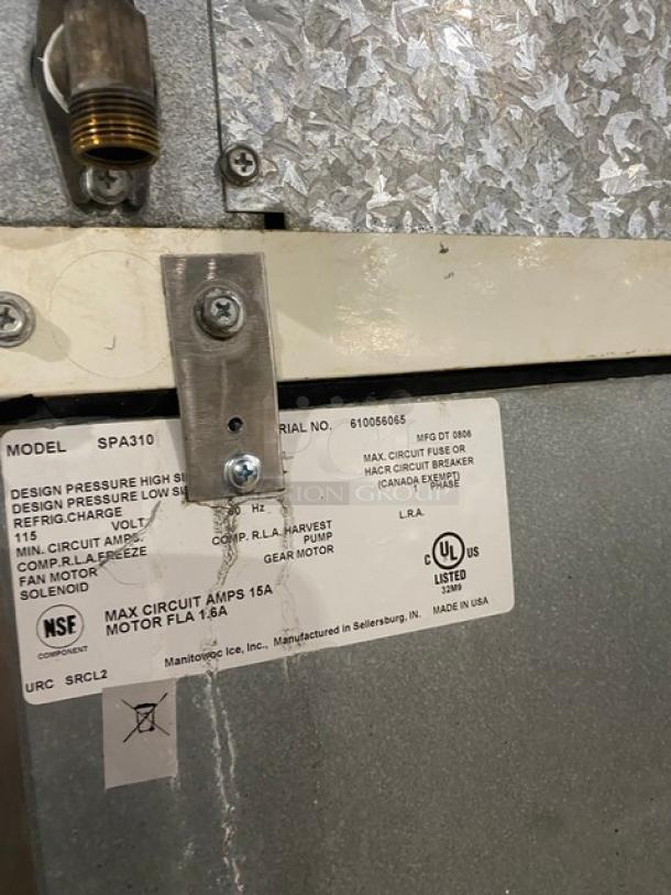 Manitowoc Commercial Stainless Steel Air-Cooled Ice Cuber Machine Head! Model: QD0452A SN: 001162829! 115V 1 Phase! On Manitowoc Commercial Ice Bin! With Ice Vending Dispenser! Model: SPA310 SN: 310056065! 115V 1 Phase! - Image 7 of 8