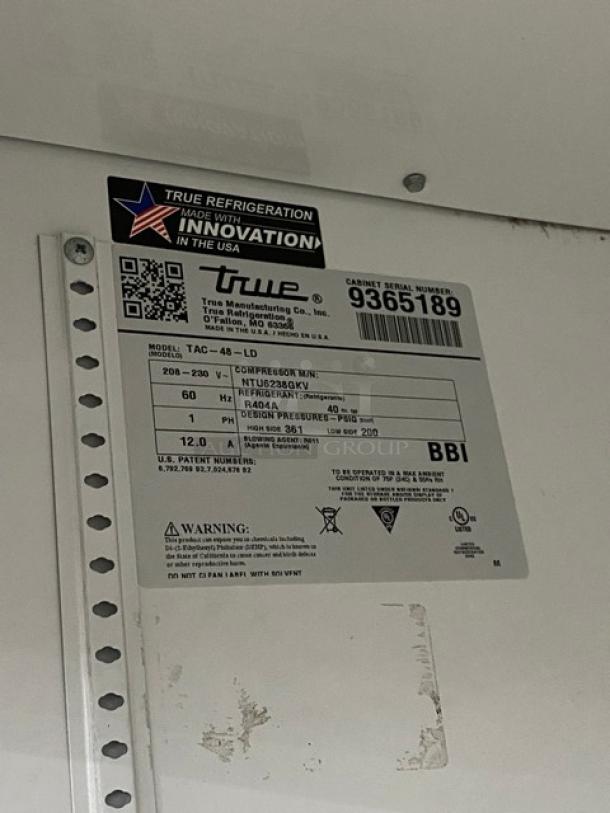 Nice! True Commercial Stainless Steel Multi-Tier Refrigerated Open Grab-N-Go Merchandiser Display Case! With Adjustable Poly Coated Wire Racks! Model: TAC-48-LD SN: 9365189! 208-230V 1 Phase! On Legs! Working When Removed! - Image 6 of 7