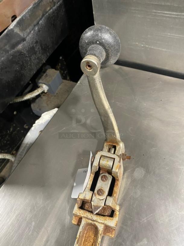 Edlund Commercial Heavy-Duty Manual Can Opener! - Image 2 of 4