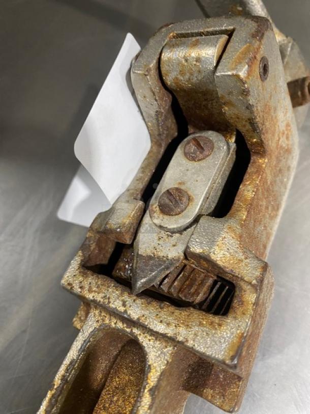 Edlund Commercial Heavy-Duty Manual Can Opener! - Image 3 of 4