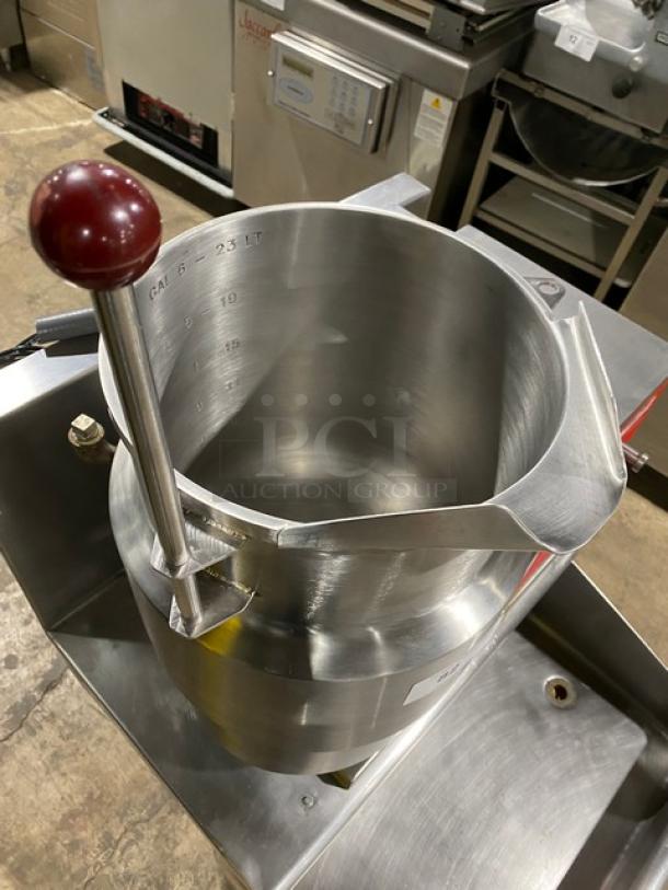Vulcan Commercial Stainless Steel Electric Powered Countertop 6-Gal. Steam Jacketed Tilting Kettle! Model: K6ETT-7 SN: 46-2004217! 208/240V 3 Phase! With Custom Single Well Equipment Stand/Base! With Back Splash & Drain! On Legs! - Image 5 of 10