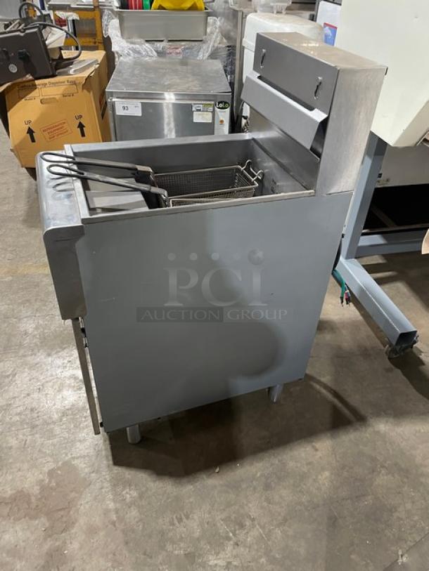 USR Cookline Series Commercial Stainless Steel Electric Powered Deep Fat Fryer! With Back Splash & Basket Hanger! With Frying Baskets! On Legs! - Image 2 of 8