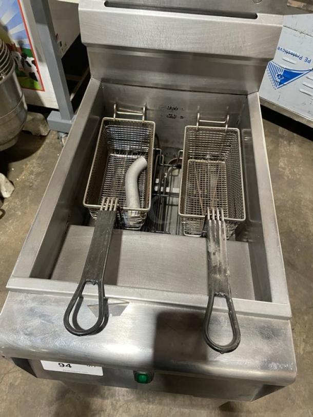 USR Cookline Series Commercial Stainless Steel Electric Powered Deep Fat Fryer! With Back Splash & Basket Hanger! With Frying Baskets! On Legs! - Image 4 of 8