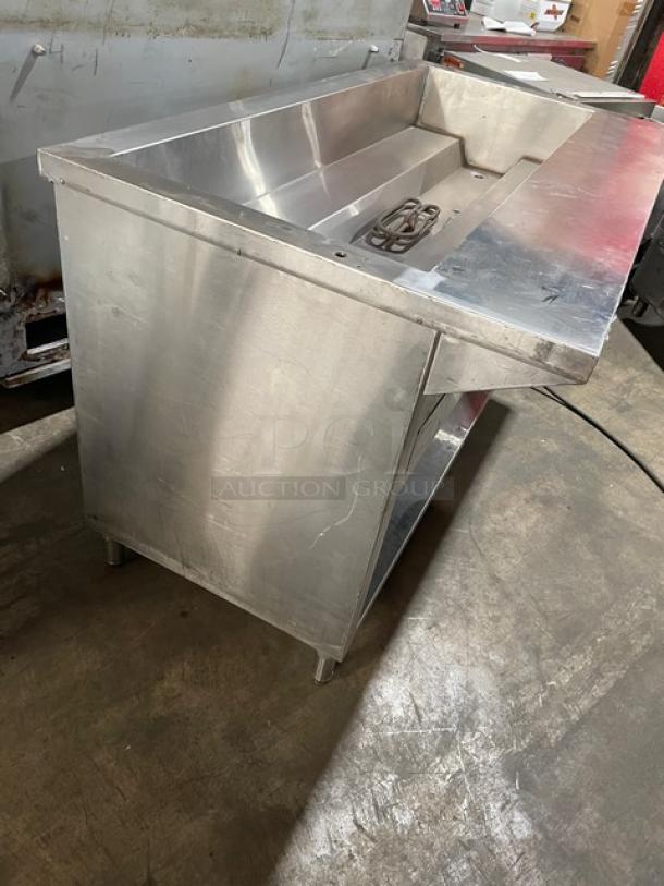 L & T Panda Range Commercial Stainless Steel Electric Powered Steamtable! With Thermostatic Control! With Enclosed Storage Base! Model: SLT-4E SN: SLT2203002! 208V 1 Phase! On Legs! - Image 3 of 10