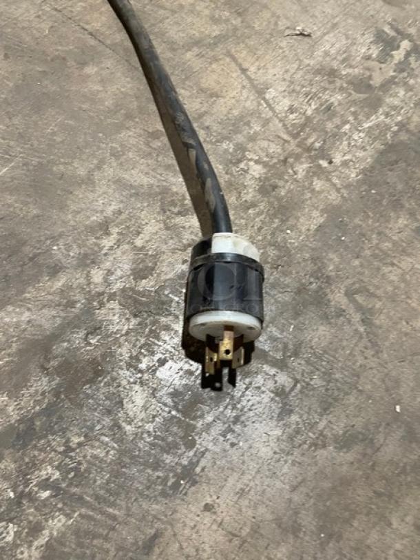 L & T Panda Range Commercial Stainless Steel Electric Powered Steamtable! With Thermostatic Control! With Enclosed Storage Base! Model: SLT-4E SN: SLT2203002! 208V 1 Phase! On Legs! - Image 10 of 10