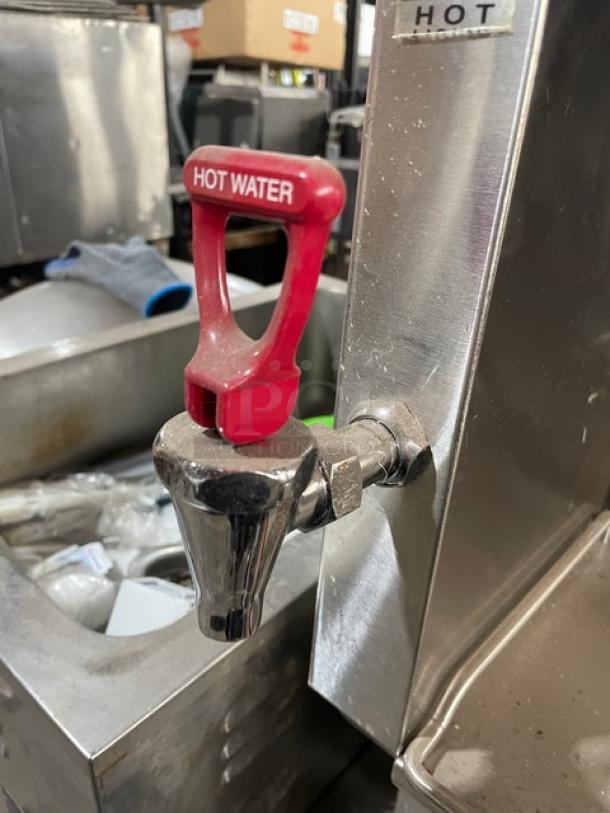 Bunn Starbucks Style Commercial Stainless Steel Electric Powered Countertop Dual Soft Heat Twin Coffee Brewer! With Hot Water Dispenser & Heavy-Duty Brew Baskets! Model: DUAL SH DBC! 120/208V 1 Phase! On Legs! - Image 5 of 6