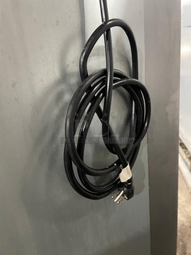 Traulsen Spec-Line Series Commercial Stainless Steel Half Door Single Section Reach In Refrigerator! With Poly Coated Wire Racks! Model: AHT132WUT-HHS SN: T75179I14! 115V 1 Phase! On Casters! - Image 9 of 9