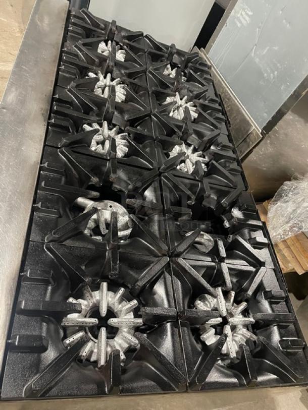 Garland Commercial Stainless Steel Natural Gas Powered 10 Burner Range/Double Oven Combo! With Wire Oven Racks! On Legs! - Image 5 of 10