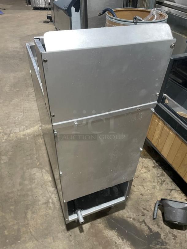 Tri-Star Commercial Stainless Steel Natural Gas Powered Deep Fat Fryer! With Back Splash & Basket Hanger! On Legs! - Image 4 of 8