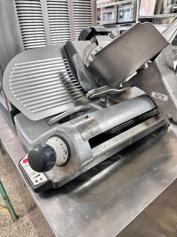 Excellent Condition Hobart 3713 Automatic Meat Slicer – 120V – Tested & Working! - Image 3 of 5