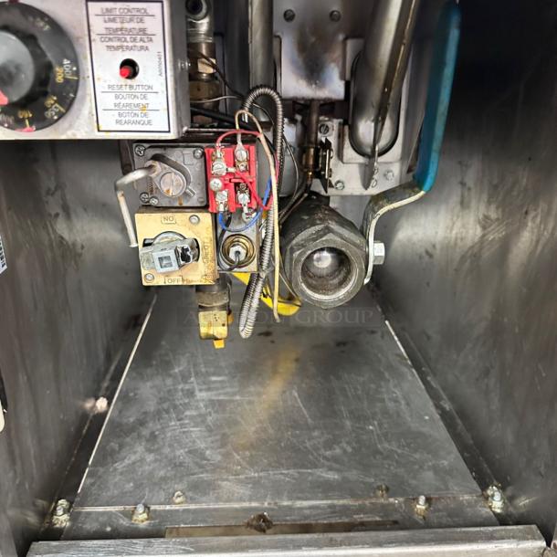 Excellent Pitco Gas Fryer – 70,000 BTU – Tested & Working! - Image 4 of 5