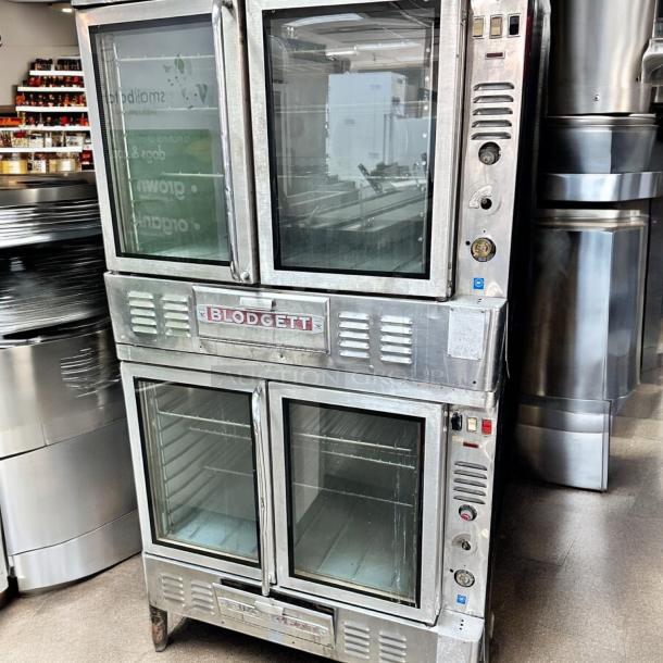 Excellent Condition Blodgett DFG-100 Double Deck Gas Convection Oven – Tested & Working! - Image 1 of 10