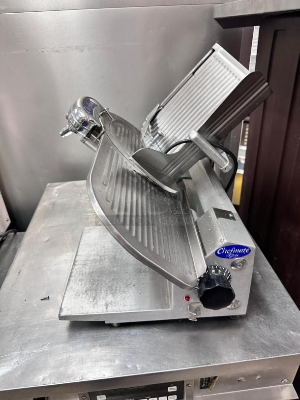 Excellent Condition Globe GC512 Chefmate Slicer – 115V – Tested & Working! - Image 1 of 5