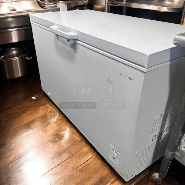 Excellent Condition Insignia NS-CZ14WH7 Chest Freezer – 115V – Tested & Working! - Image 4 of 10