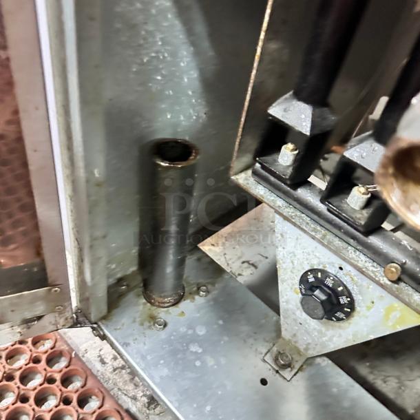 Excellent Vulcan 1VEG35M 35 Lbs. Natural Gas Floor Model Fryer - 70,000 BTU Tested and Working! - Image 9 of 10