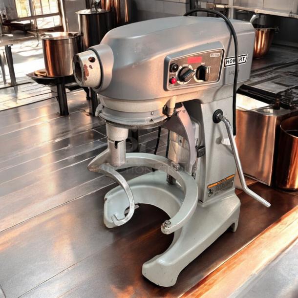 Hobart HL200 Legacy+ 20 qt Planetary Mixer - Bench Model, 1/2 hp, 115volt Tested and Working! 'needs bowl' - Image 2 of 11