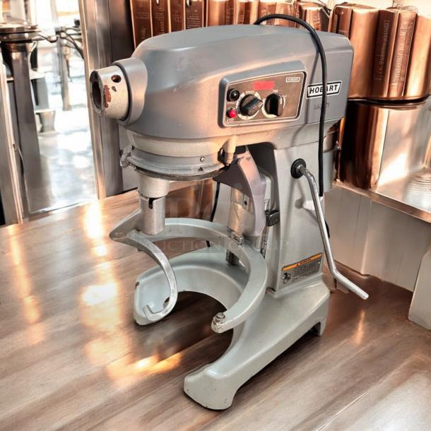 Hobart HL200 Legacy+ 20 qt Planetary Mixer - Bench Model, 1/2 hp, 115volt Tested and Working! 'needs bowl' - Image 3 of 11