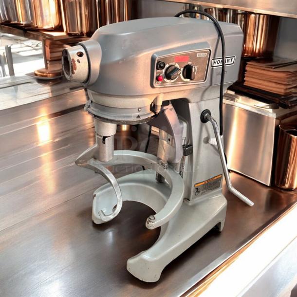 Hobart HL200 Legacy+ 20 qt Planetary Mixer - Bench Model, 1/2 hp, 115volt Tested and Working! 'needs bowl' - Image 4 of 11