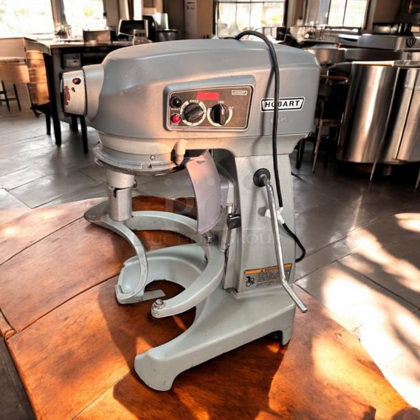 Hobart HL200 Legacy+ 20 qt Planetary Mixer - Bench Model, 1/2 hp, 115volt Tested and Working! 'needs bowl' - Image 5 of 11